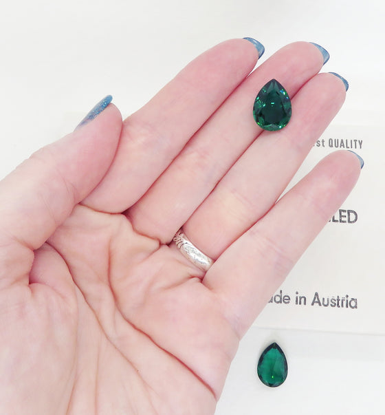 2 stones) 15x11mm Vintage 1980s Swarovski #4320 Pear Stones in Emerald Unfoiled